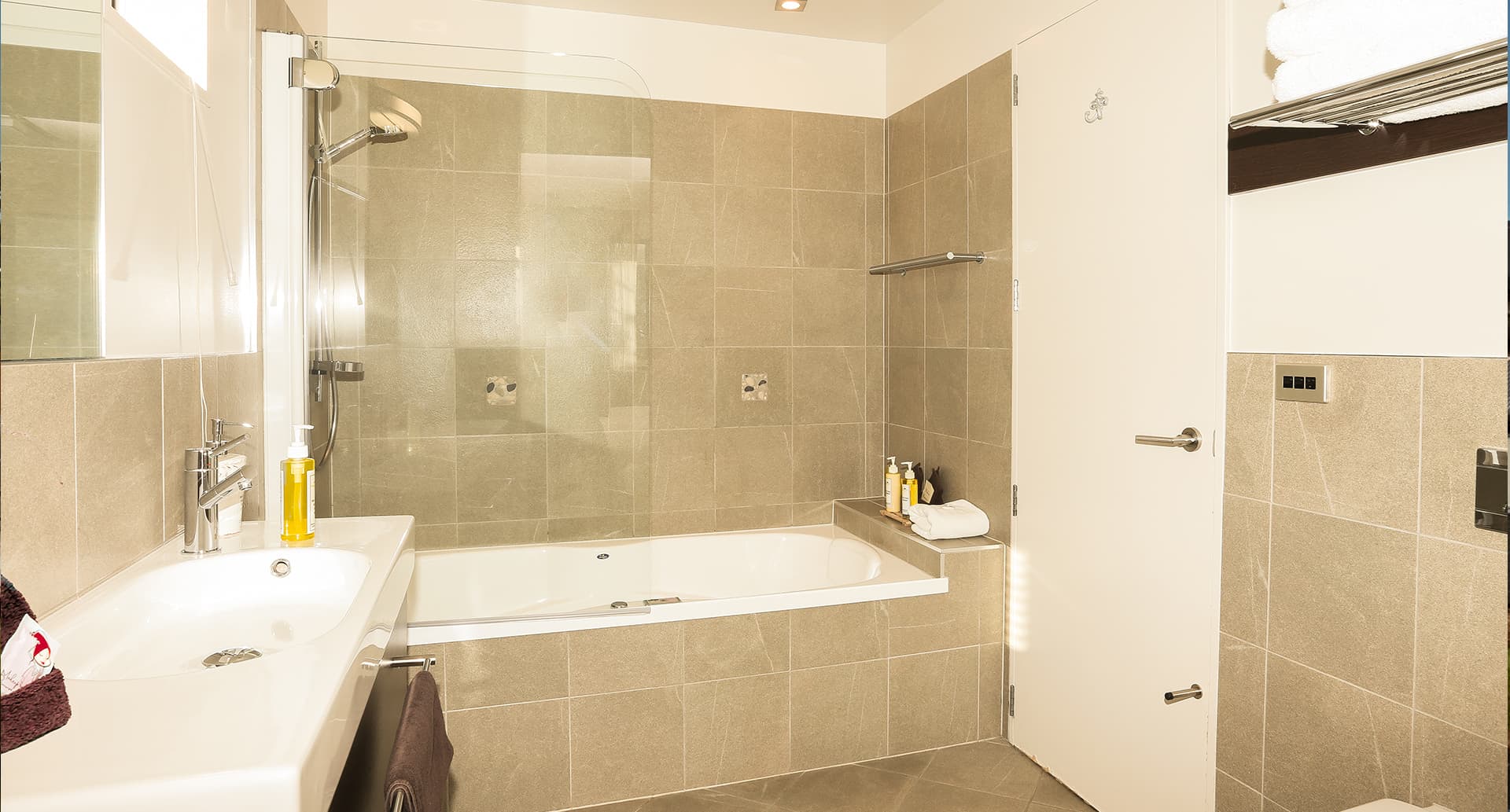 Village Lake Luxury Apartments | Hanmer Springs Accommodation