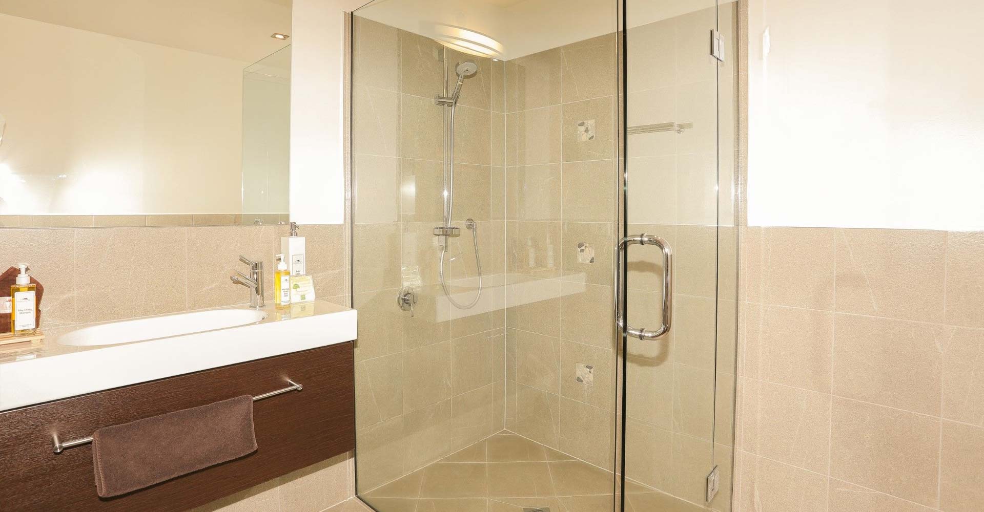 Village Lake Luxury Apartments | Hanmer Springs Accommodation